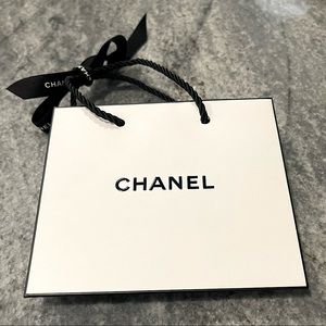 CHANEL tiny gift bag with ribbon